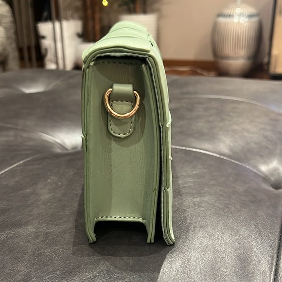 Like Dreams Woven Mint Green vegan leather with Gold chain crossbody strap - Picture 4 of 9